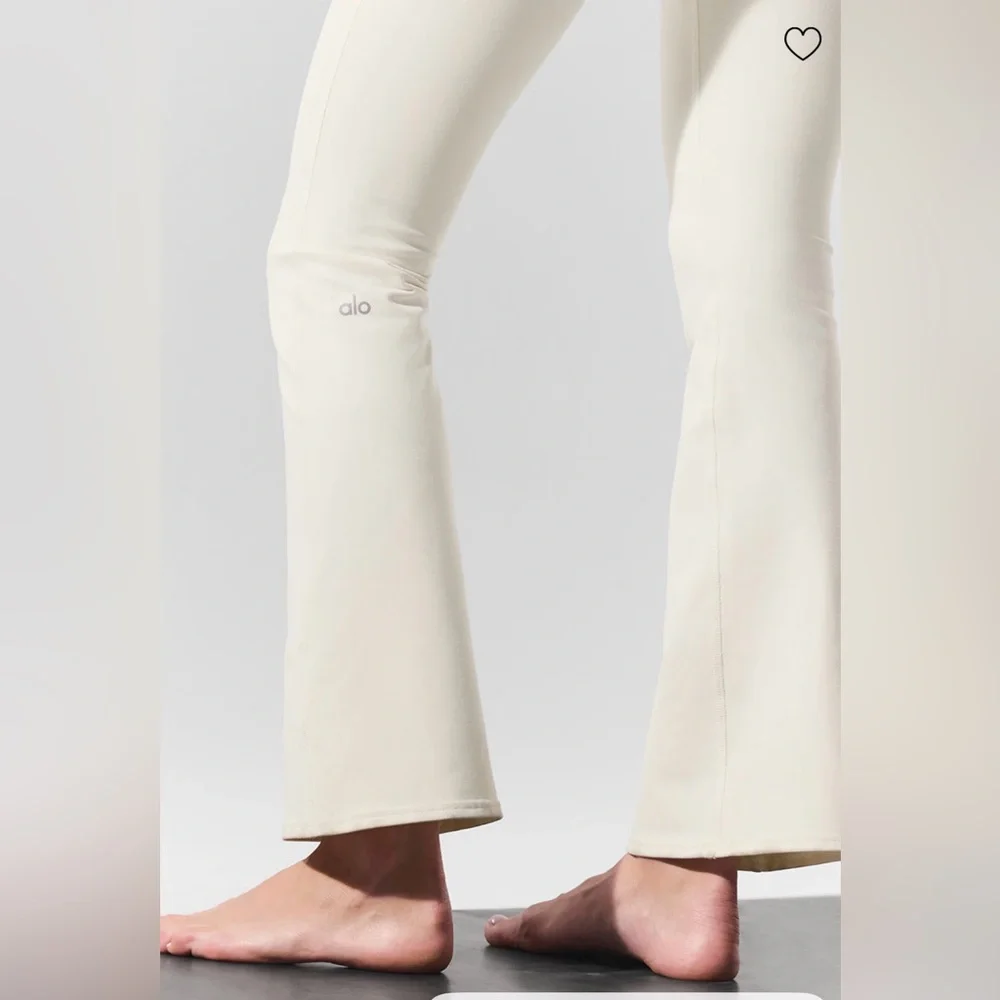 ALO Yoga Airbrush High Waist 7/8 Bootcut Legging in Ivory: M